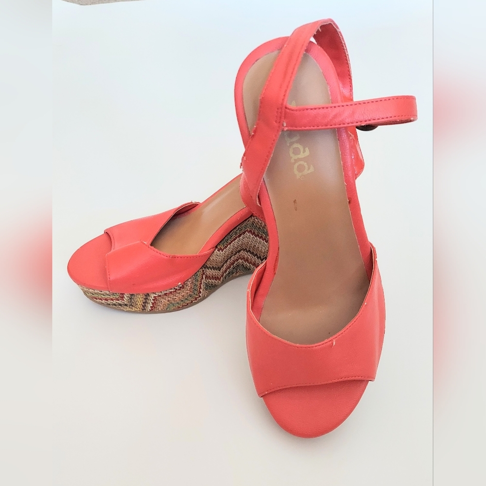 Mudd Womens Size 6.5M Chevron Pattern Platform Sandals Espadrilles 4” Heel